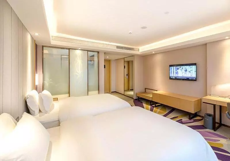 Lavande Hotel Zigong Tanmulin Lantern Park