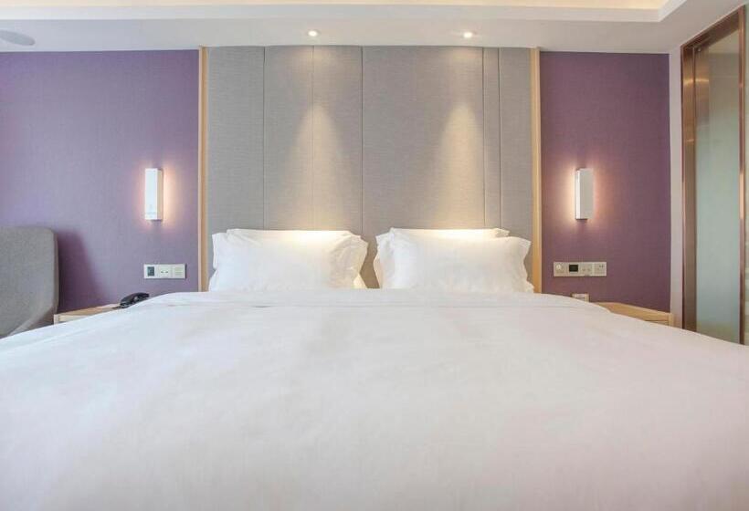 Lavande Hotel Zigong Tanmulin Lantern Park