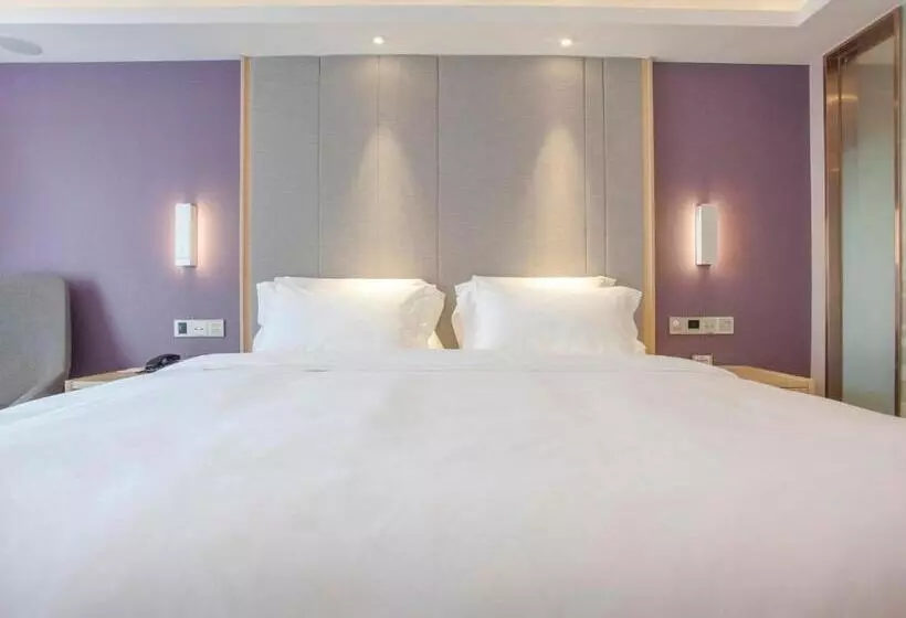 Lavande Hotel Zigong Tanmulin Lantern Park