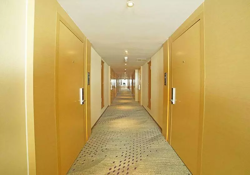 Lavande Hotel Zigong Tanmulin Lantern Park