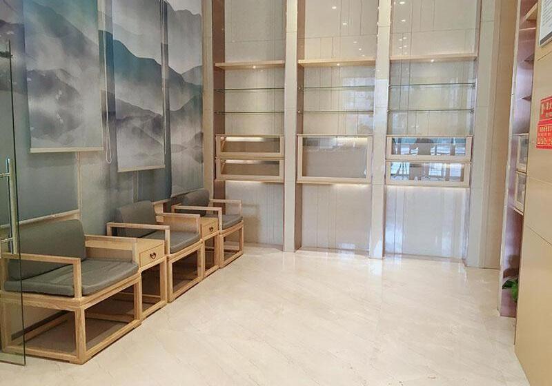 Lavande Hotel Zigong Tanmulin Lantern Park