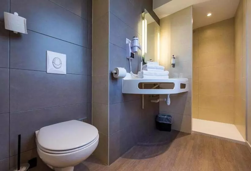 Brit Hotel Ploermel   Hotel De L Hippodrome