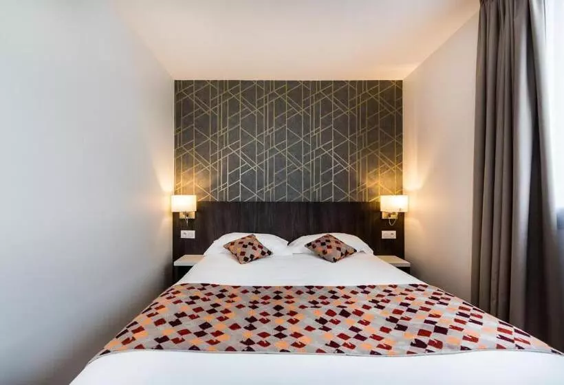 Brit Hotel Ploermel   Hotel De L Hippodrome