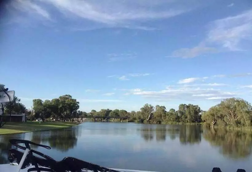 モーテル Darling Junction Motor Inn