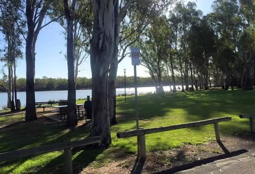 モーテル Darling Junction Motor Inn