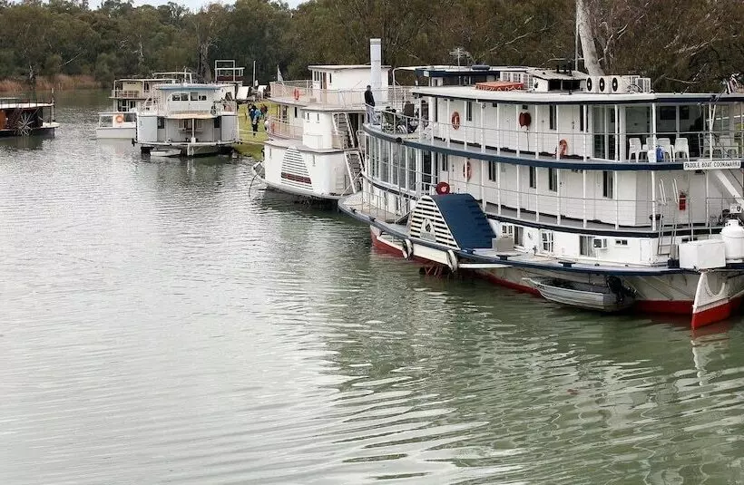 モーテル Darling Junction Motor Inn