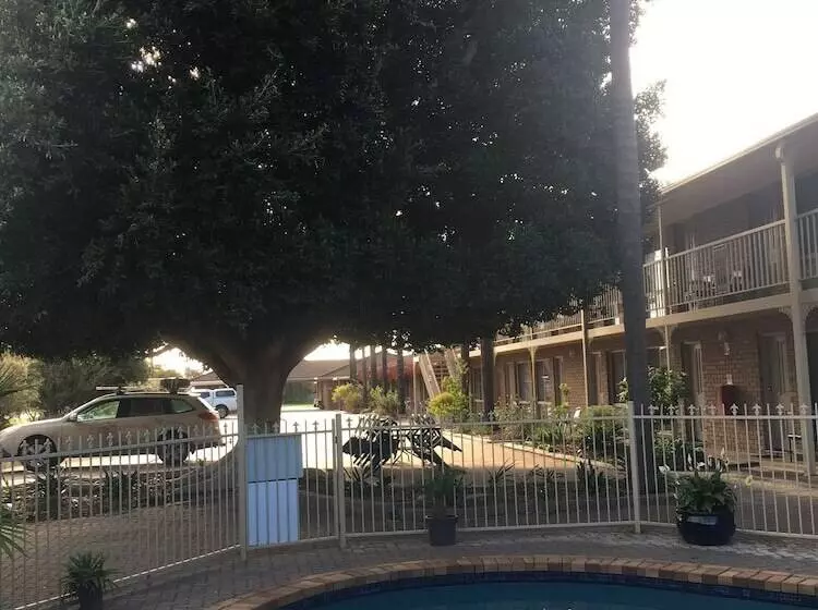 モーテル Darling Junction Motor Inn