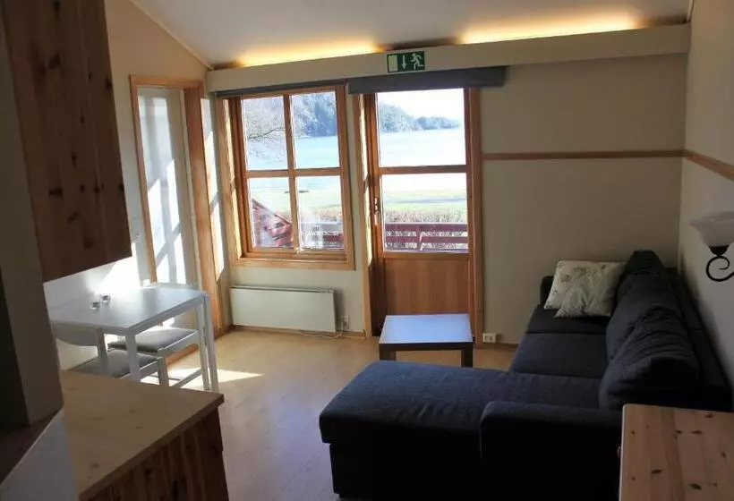 Retkeilymaja Camp åpta