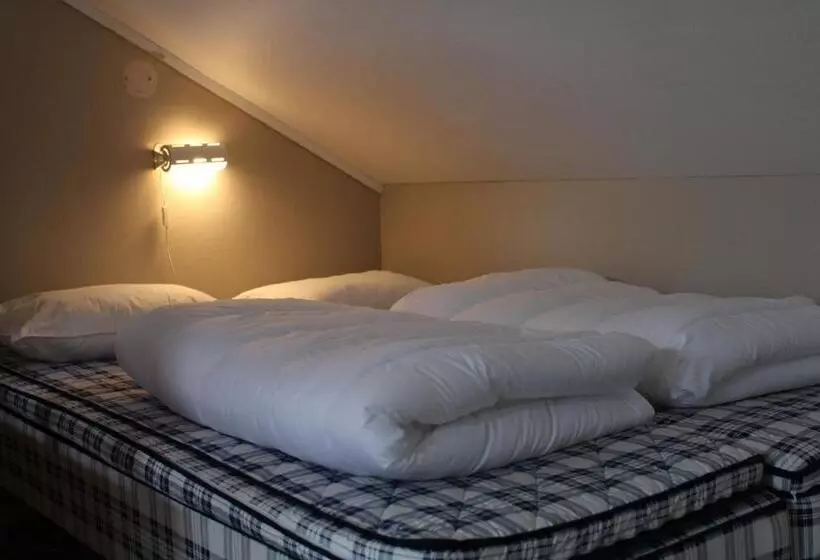 Retkeilymaja Camp åpta