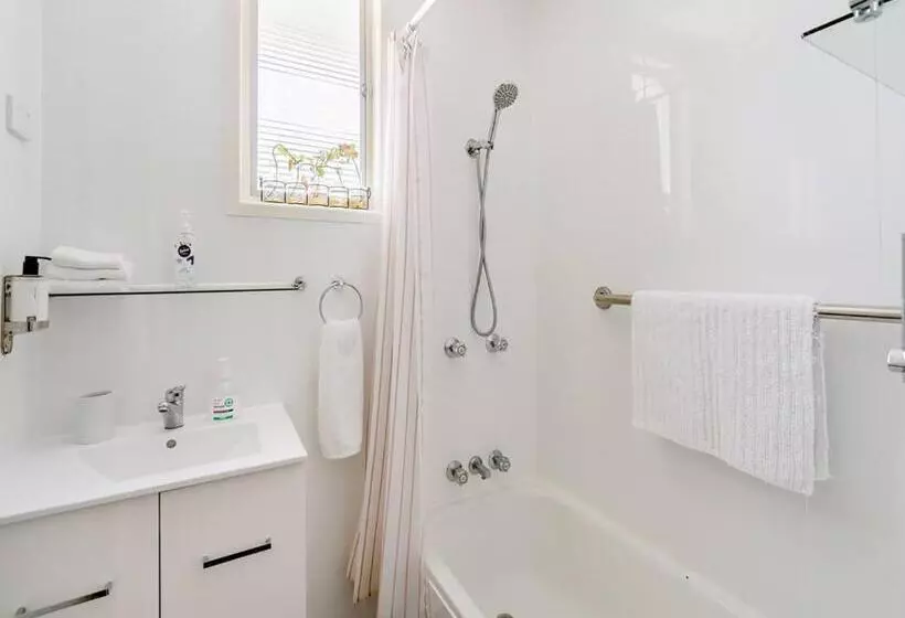 تختخواب و صبحانه Freshwater Bnb