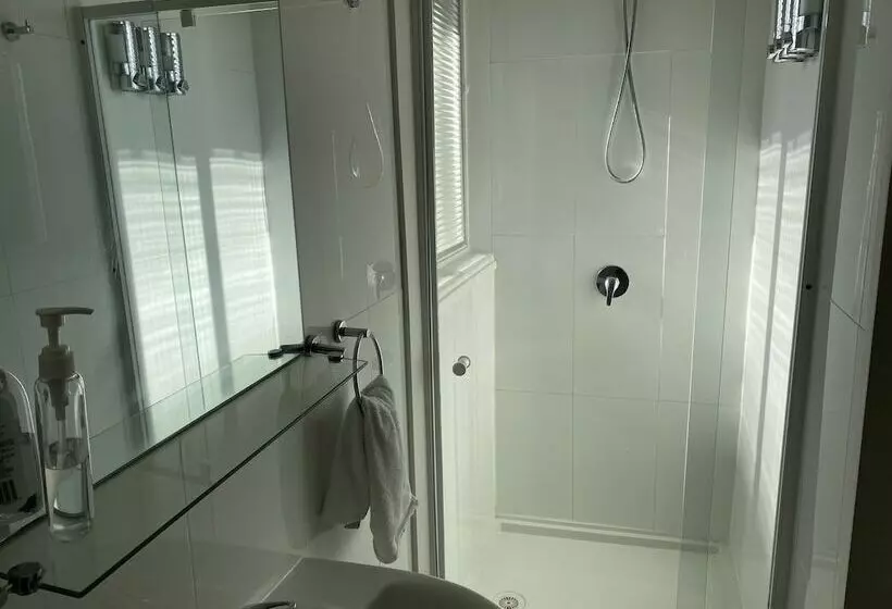 تختخواب و صبحانه Freshwater Bnb