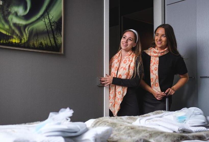 Golden Circle Suites