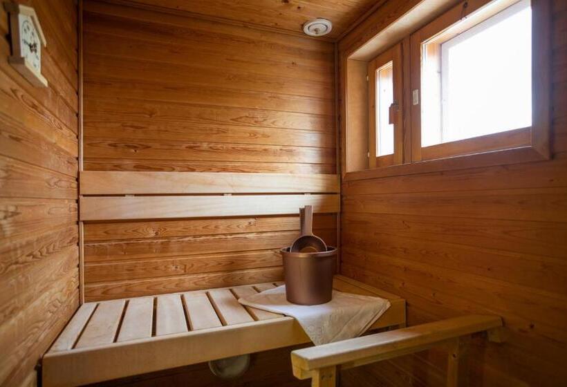 Golden Circle Suites