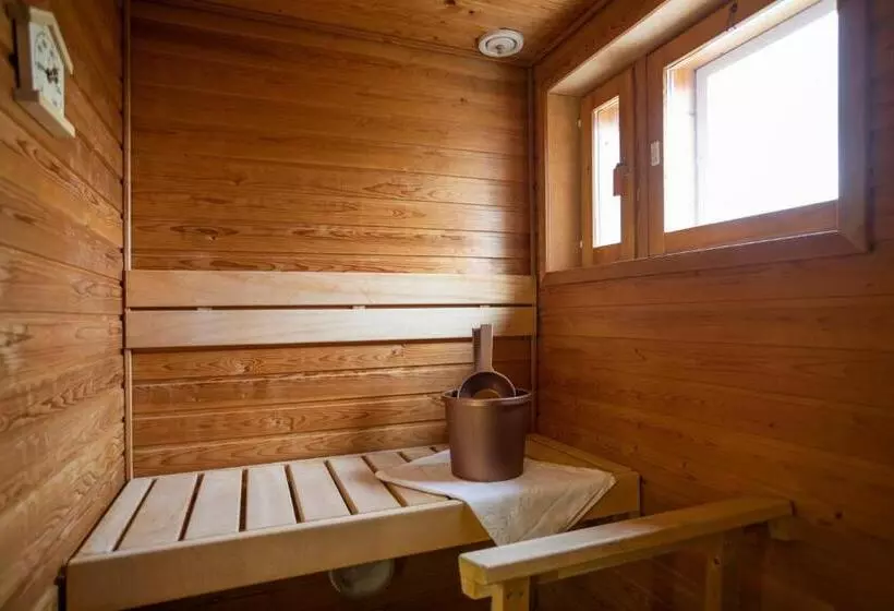 Golden Circle Suites