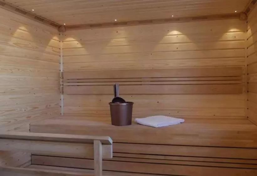 Golden Circle Suites