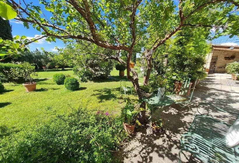 Majatalo Domaine La Condamine Crillon Le Brave