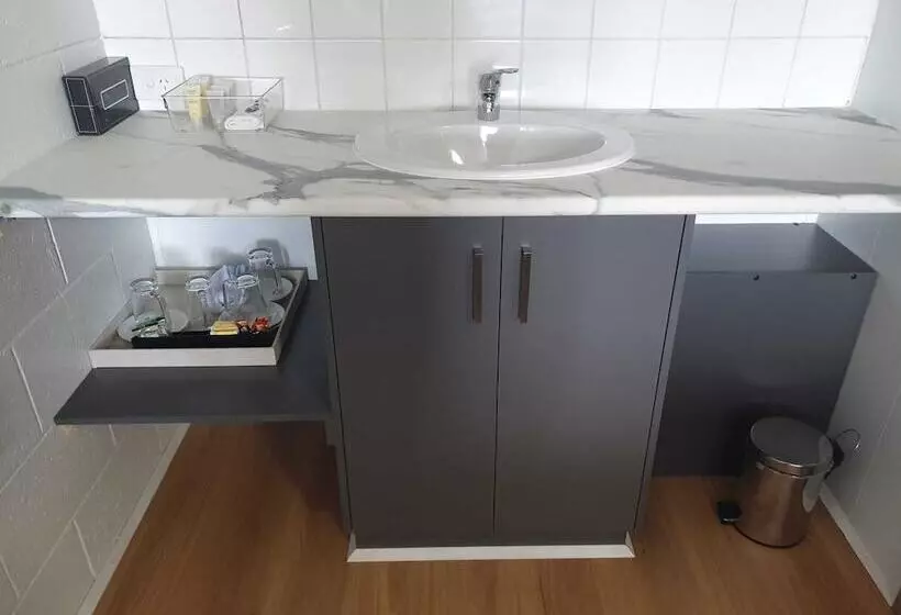 Morwell Parkside Motel