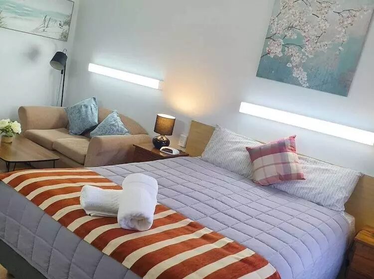 Morwell Parkside Motel