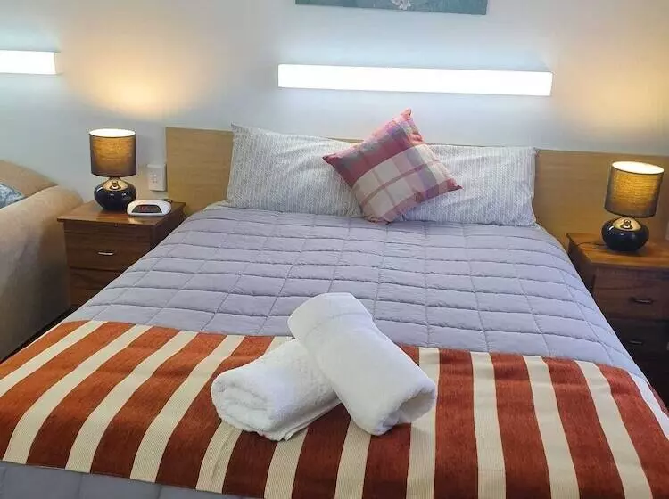 Morwell Parkside Motel