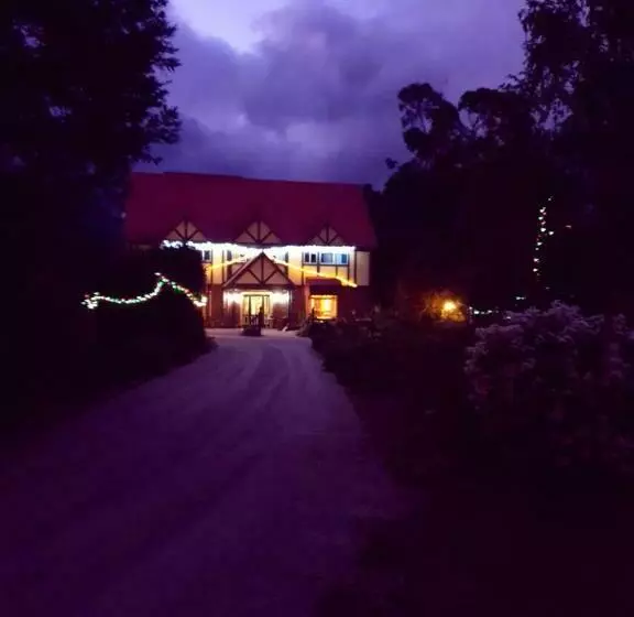 Majatalo Oaktree Guest House