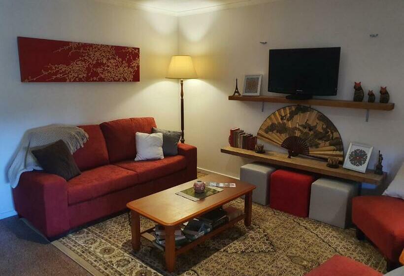 פנסיון Oaktree Guest House