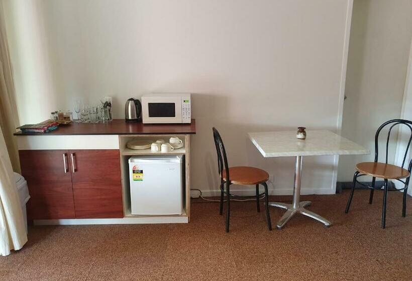 פנסיון Oaktree Guest House