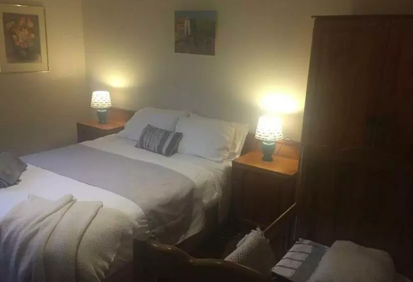 Majatalo Oaktree Guest House