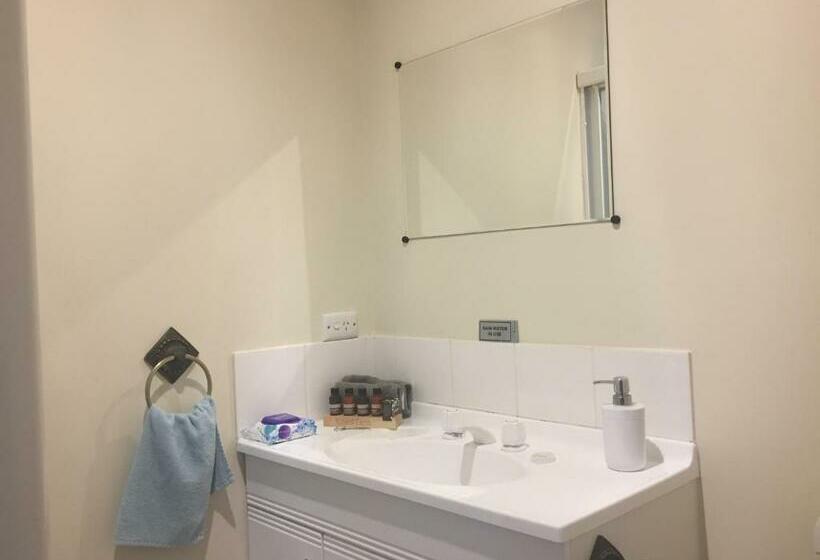 פנסיון Oaktree Guest House