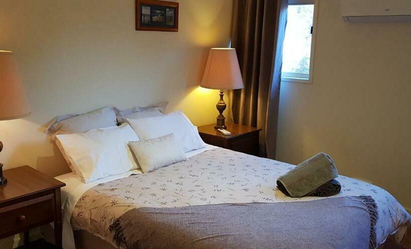 פנסיון Oaktree Guest House