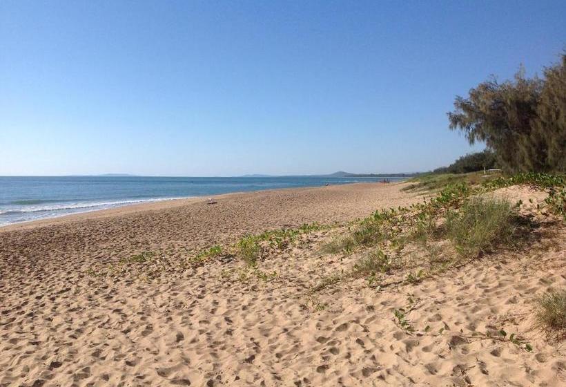 Tannum Sands Hotel / Motel