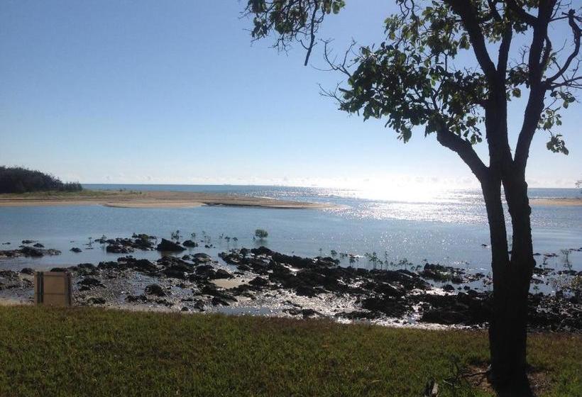 Tannum Sands Hotel / Motel