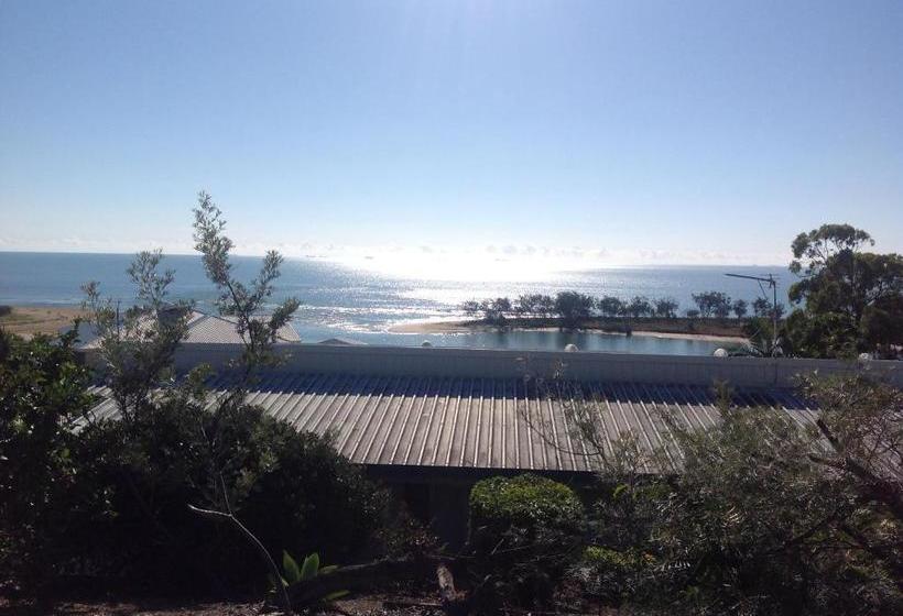 Tannum Sands Hotel / Motel