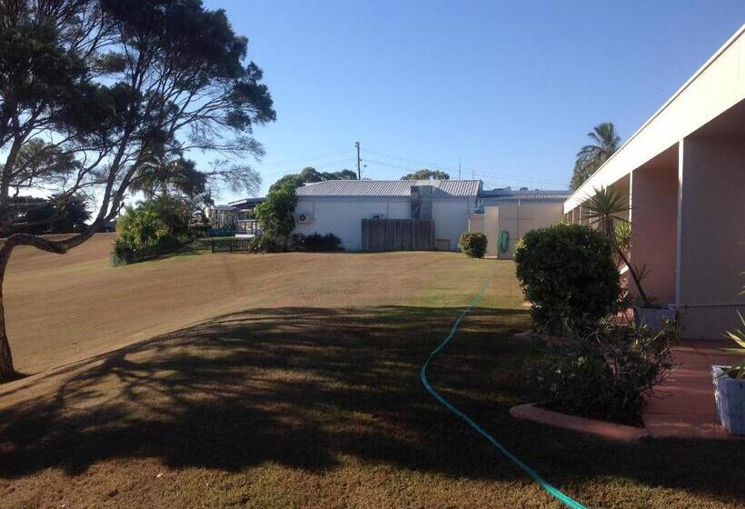 Tannum Sands Hotel / Motel