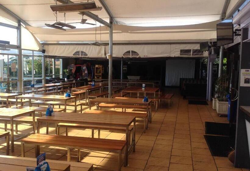 Tannum Sands Hotel / Motel