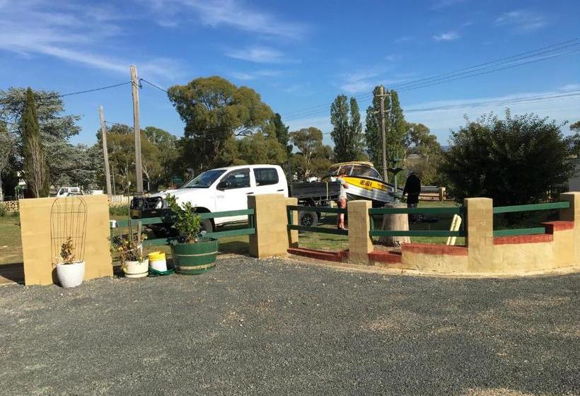 Alpine Country Motel And Metro Roadhouse Cooma