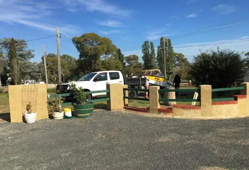 Alpine Country Motel And Metro Roadhouse Cooma