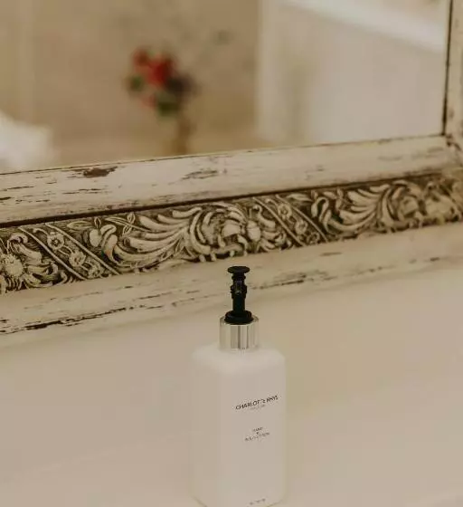 Majatalo Guinea Fowl House