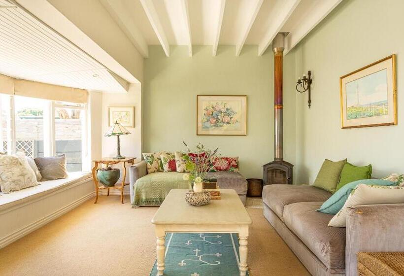 بنسيون Guinea Fowl House