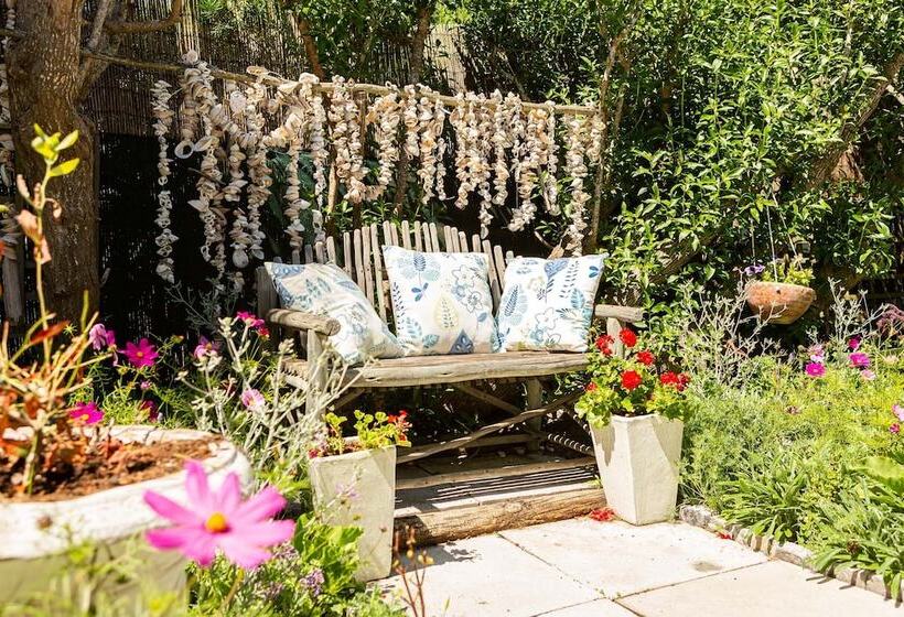 بنسيون Guinea Fowl House