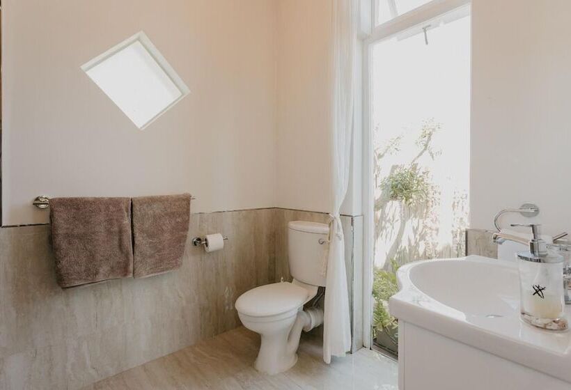 بنسيون Guinea Fowl House