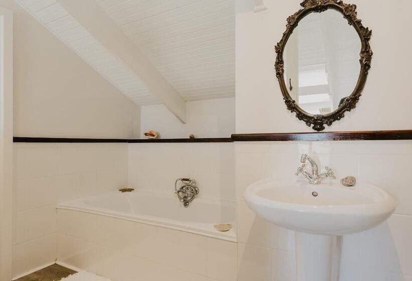 بنسيون Guinea Fowl House