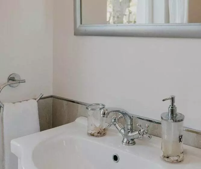 Majatalo Guinea Fowl House