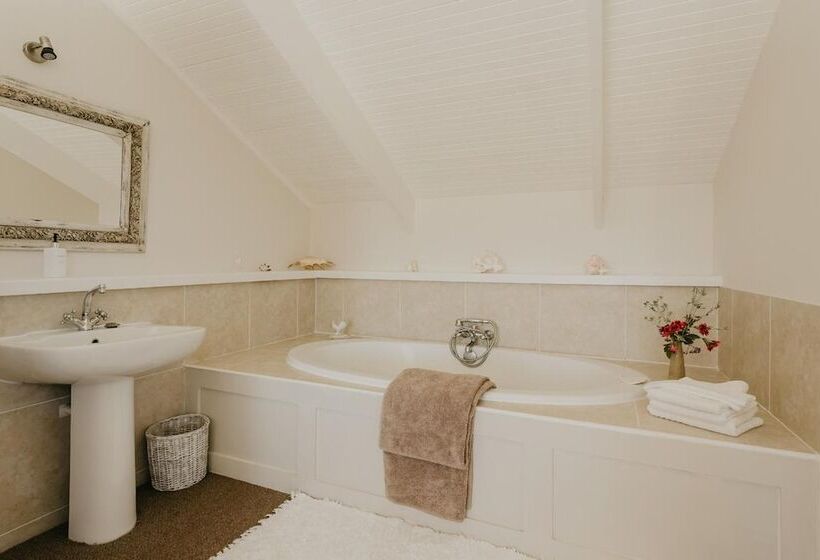 بنسيون Guinea Fowl House