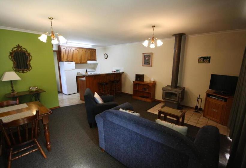 Курорт Halls Gap Log Cabins