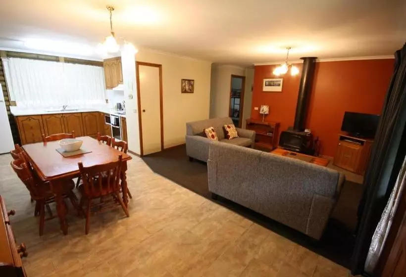 リゾートホテル Halls Gap Log Cabins