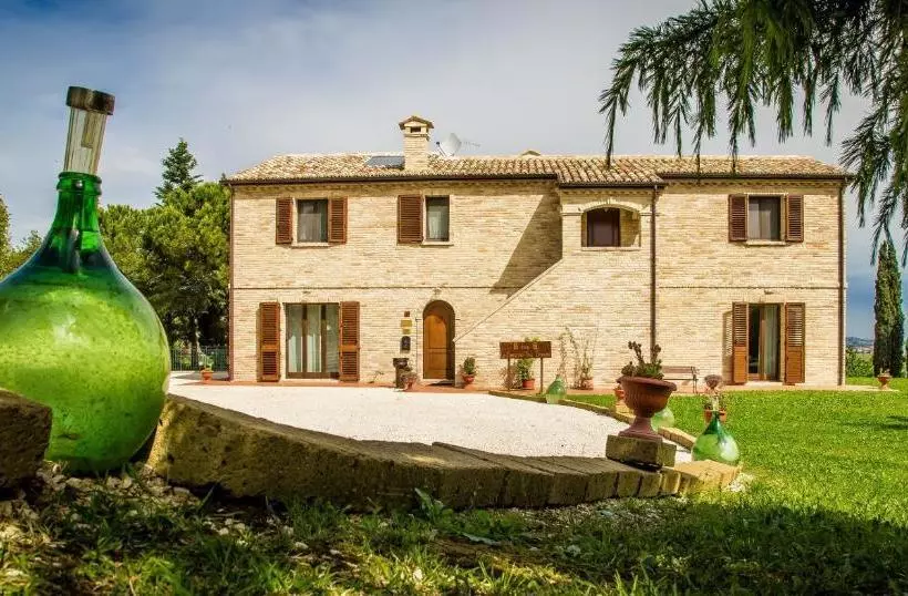 ベッドアンドブレックファースト La Finestra Sul Conero