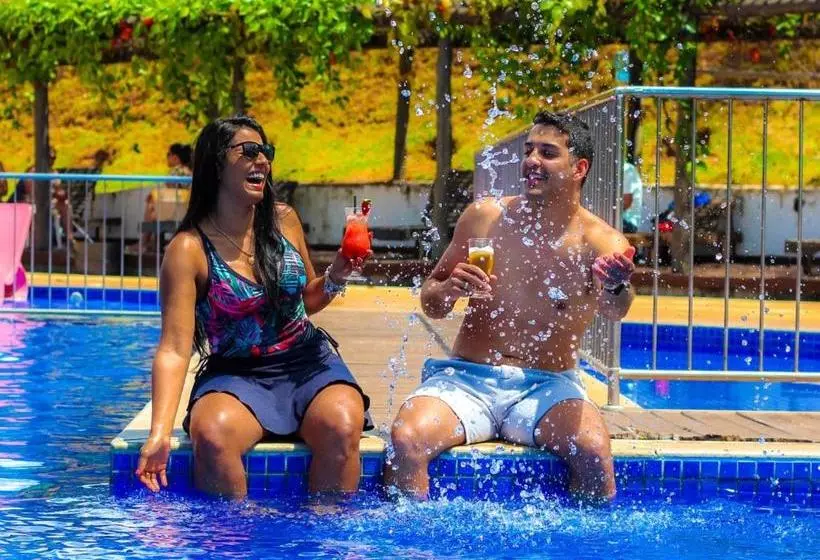 Hotelli Parque Do Avestruz Eco Resort