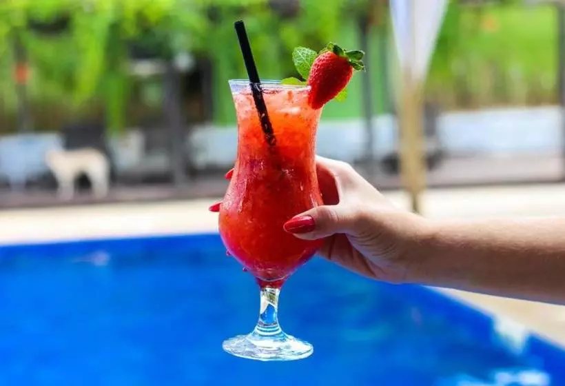 Hotelli Parque Do Avestruz Eco Resort