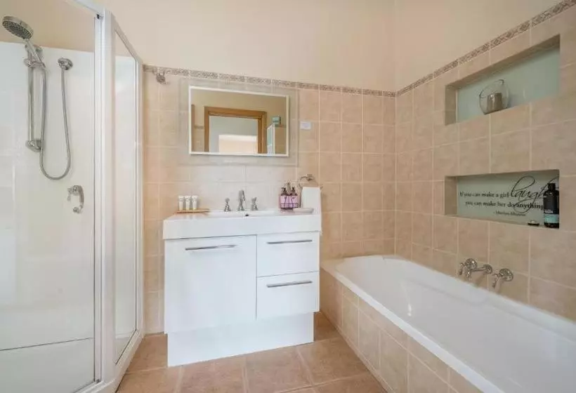 Jones On Wilson Boutique B&b