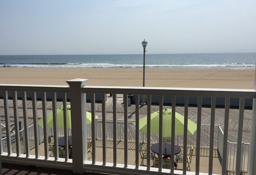 Fish Tales Boardwalk Inn & Ocean Mecca Motel